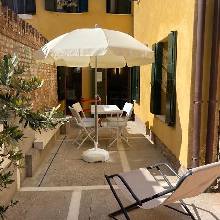 Appartamento Tre Archi Con Corte Privata Veneza Exterior foto