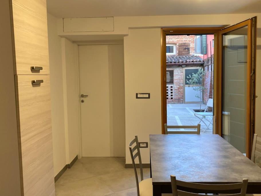 Appartamento Tre Archi Con Corte Privata Veneza Exterior foto