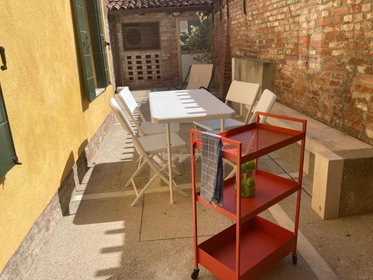 Appartamento Tre Archi Con Corte Privata Veneza Exterior foto