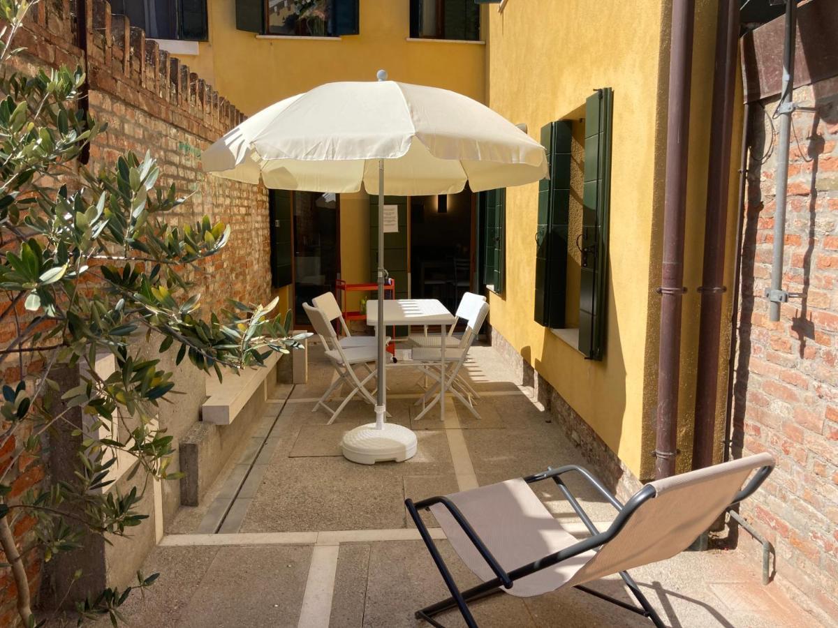 Appartamento Tre Archi Con Corte Privata Veneza Exterior foto